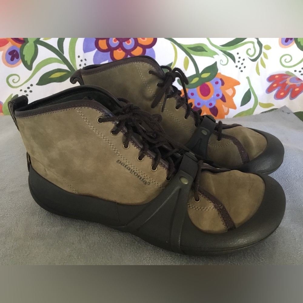 Patagonia Olive Suede Lace-Up Ankle Boots with Brown Trim